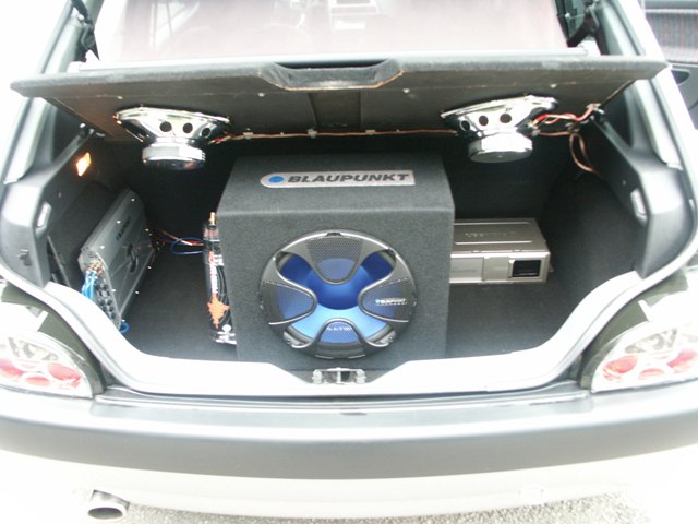 HIFI COFFRE
hifi dans coffre avec un ampli, un sub, un changeur 12 cd et un condo de 1,5
