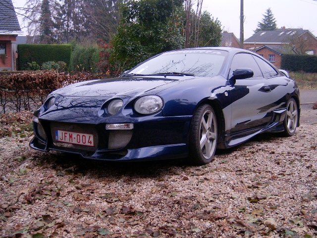 Ma celica
L'avant de ma voiture. Toyota Celica de 1997
