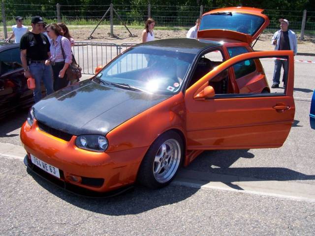 golf 4
la tres belle golf 4 de Buire automobile, carbone orange et kit large ca dechire !!
Mots-clés: golf 4 vw carbone