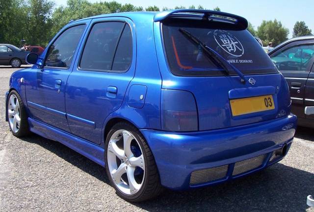 nissan micra bleue arriere
