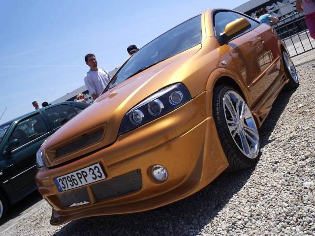 Astra Gold
10 et 11 juins au 10eme meeting tuning du Sud-ouest--->Photo perso ;) (jadore les astras chÃ© pas pk...)lol
