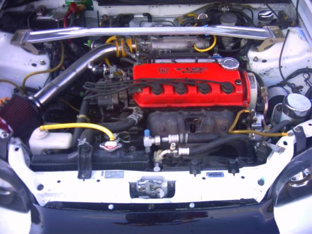 moteur de mon coupe civic 1.6 vtech
moteur vtech avec gros injecteurs d'integra type r et regulateur d'essence
