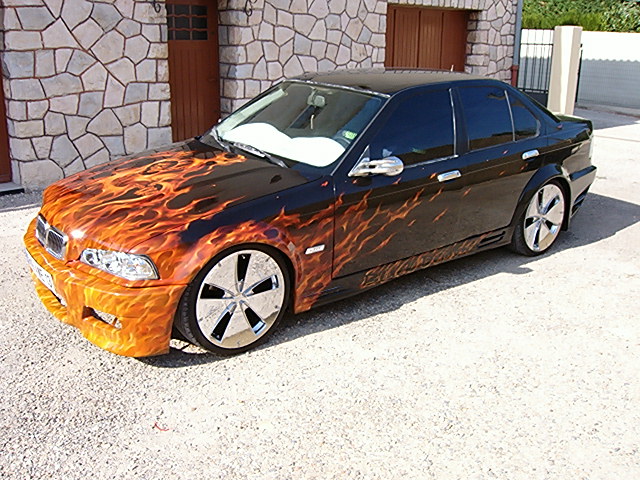 vehicule a vendre 7500 euro  13000 euro de facture sur l'année 2007 6000 euro de peinture aerographe 2500 euro j'ante 19 pouce vault , amortiseur blistein enormement de pieces neuve 0679707027 
